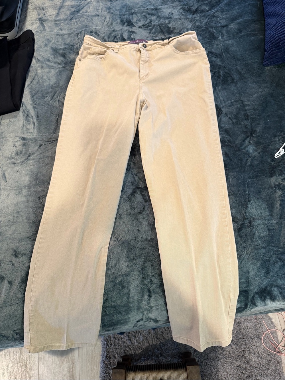 GV Amanda Size 14 Women's Straight-Leg Jeans in Beige